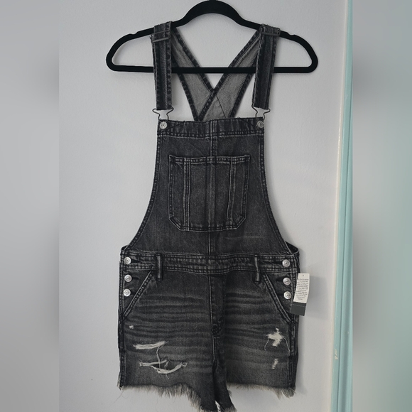 Abercrombie denim overalls/shorts. Black distressed Excellent Condition. Size S - Picture 4 of 13